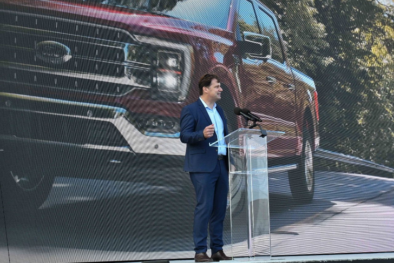 Ford CEO: Different supply-chain approach needed for digital car components